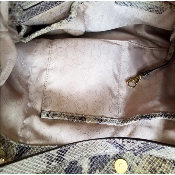 Michael Kors Python🐍Leather Amazing Condition Chain Straps won’t Tarnish - Picture 10 of 12